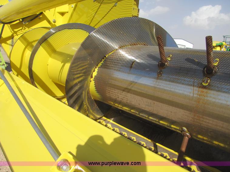 image for item 3519 2009 John Deere 640B pick up forage head