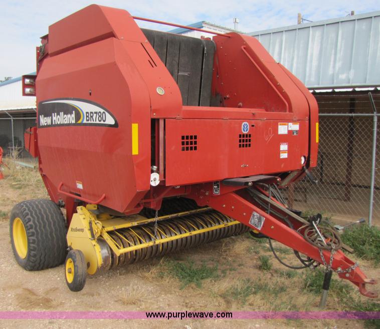 image for item 3520 2003 New Holland BR780 5'x6' round baler