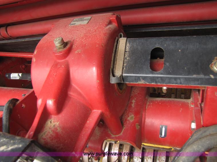 image for item 3520 2003 New Holland BR780 5'x6' round baler