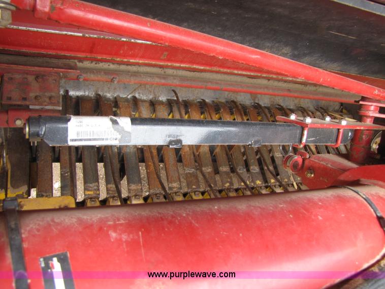 image for item 3520 2003 New Holland BR780 5'x6' round baler