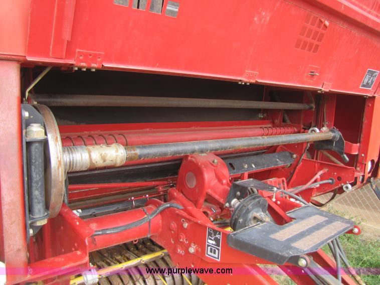 image for item 3520 2003 New Holland BR780 5'x6' round baler
