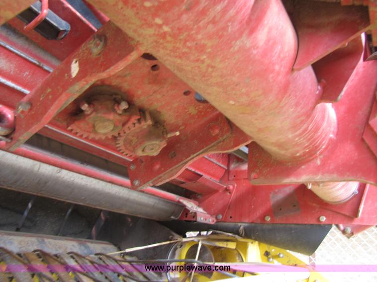 image for item 3520 2003 New Holland BR780 5'x6' round baler