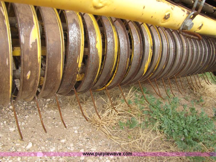 image for item 3520 2003 New Holland BR780 5'x6' round baler