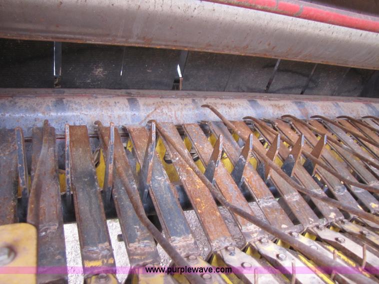 image for item 3520 2003 New Holland BR780 5'x6' round baler