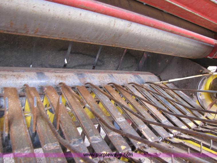 image for item 3520 2003 New Holland BR780 5'x6' round baler