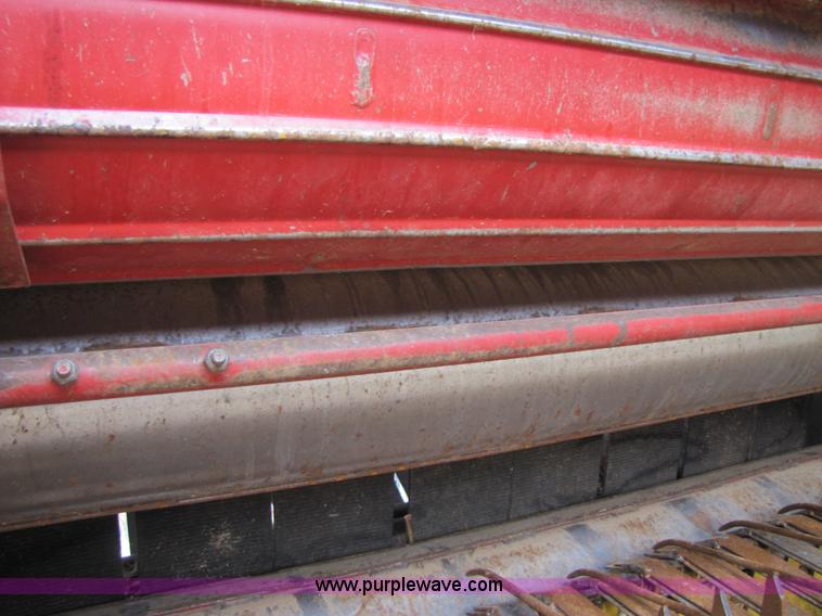 image for item 3520 2003 New Holland BR780 5'x6' round baler