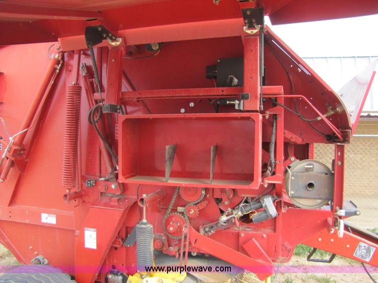 image for item 3520 2003 New Holland BR780 5'x6' round baler