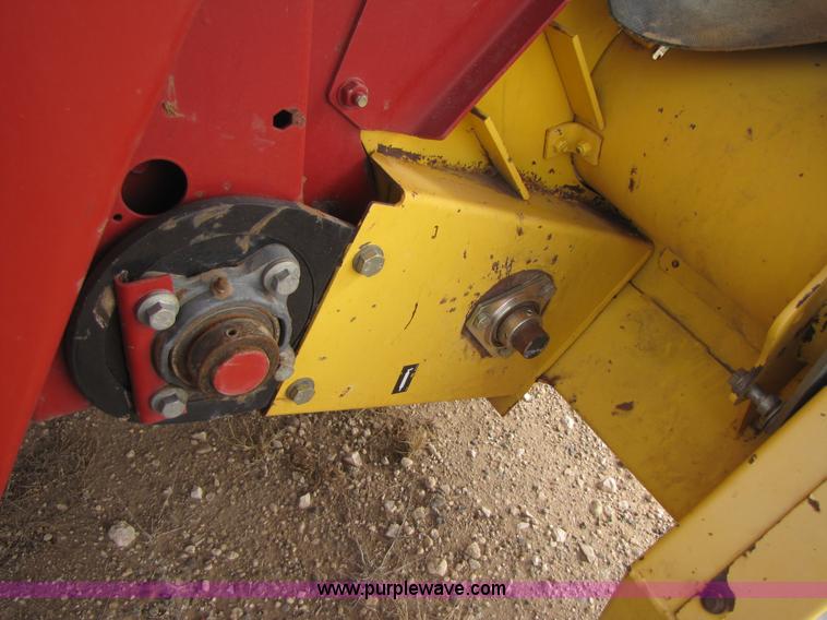 image for item 3520 2003 New Holland BR780 5'x6' round baler