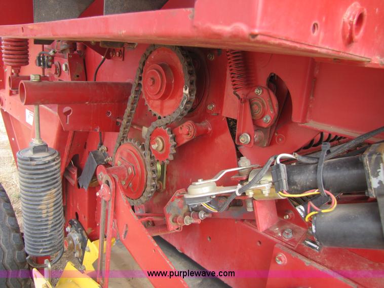 image for item 3520 2003 New Holland BR780 5'x6' round baler