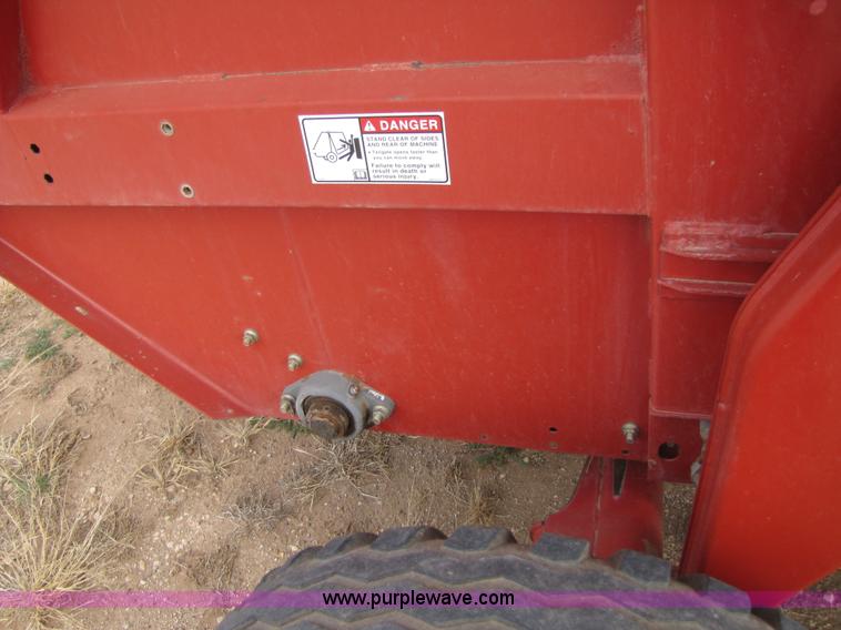 image for item 3520 2003 New Holland BR780 5'x6' round baler