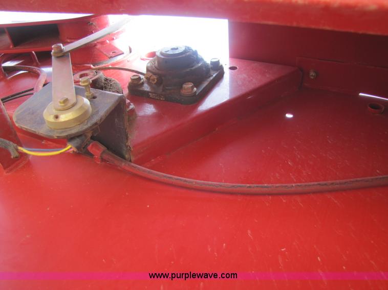 image for item 3520 2003 New Holland BR780 5'x6' round baler