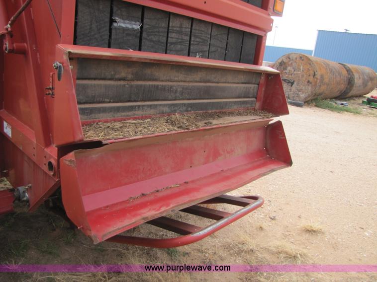 image for item 3520 2003 New Holland BR780 5'x6' round baler