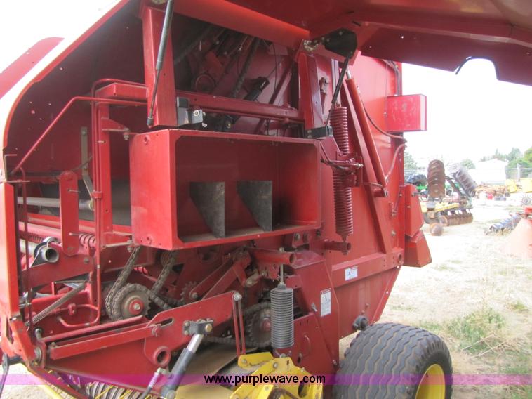 image for item 3520 2003 New Holland BR780 5'x6' round baler