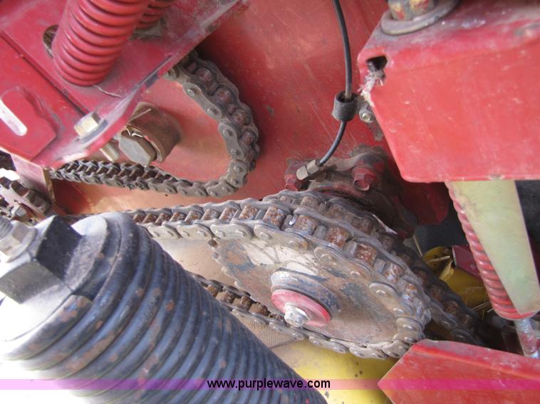 image for item 3520 2003 New Holland BR780 5'x6' round baler