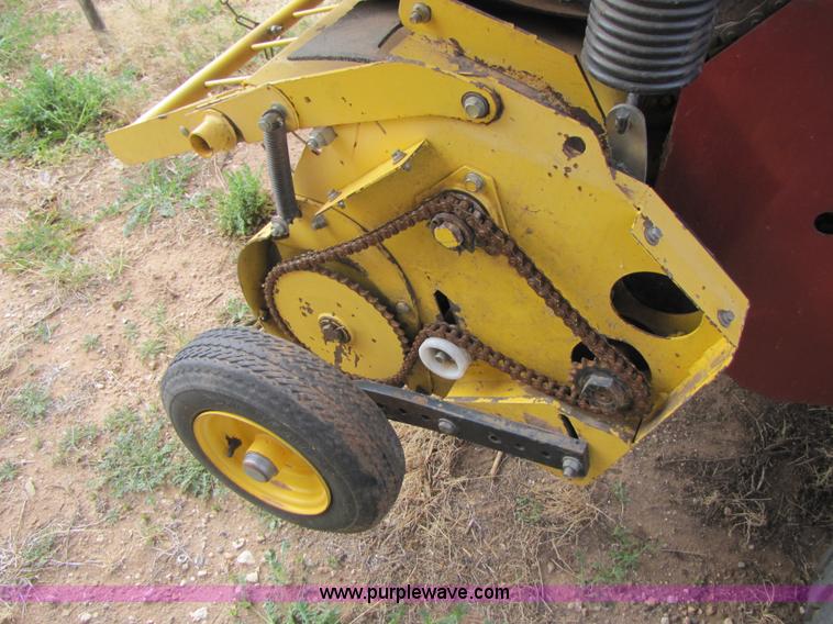 image for item 3520 2003 New Holland BR780 5'x6' round baler