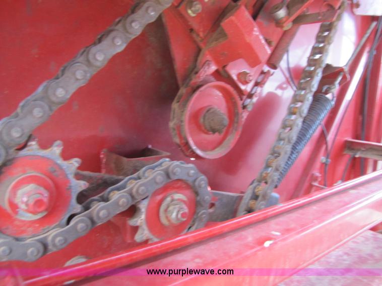 image for item 3520 2003 New Holland BR780 5'x6' round baler