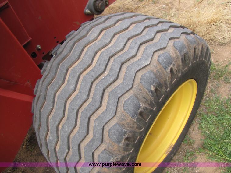 image for item 3520 2003 New Holland BR780 5'x6' round baler