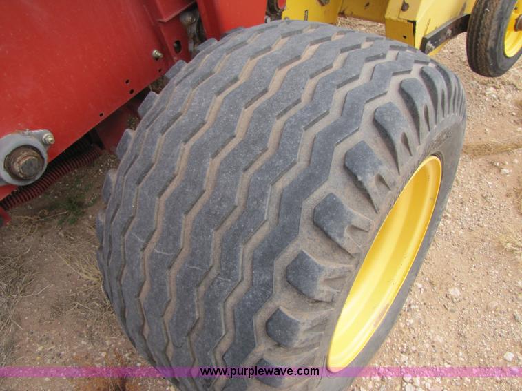 image for item 3520 2003 New Holland BR780 5'x6' round baler