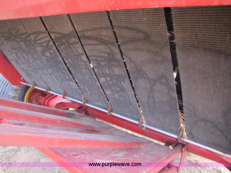 image for item 3520 2003 New Holland BR780 5'x6' round baler