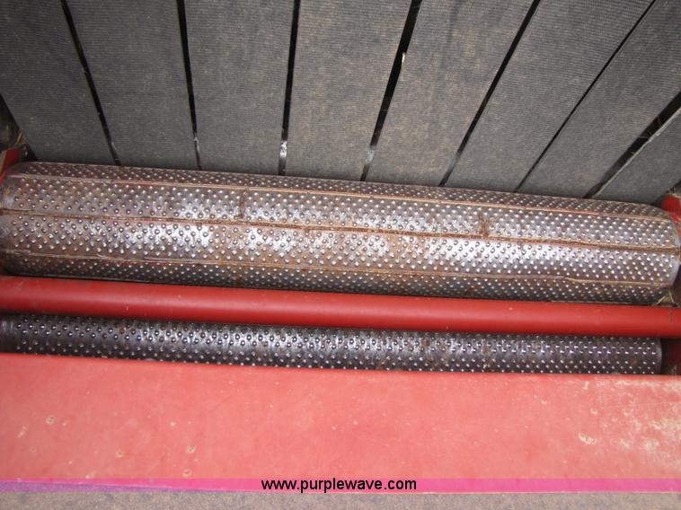 image for item 3520 2003 New Holland BR780 5'x6' round baler