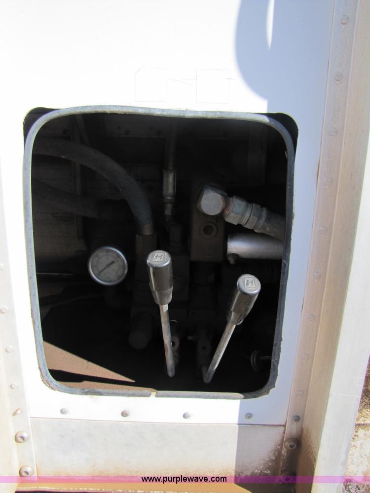 image for item 3523 2001 Red River 48' live bottom belted trailer