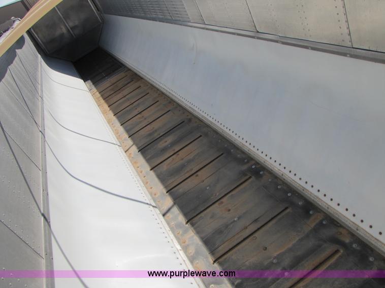 image for item 3523 2001 Red River 48' live bottom belted trailer