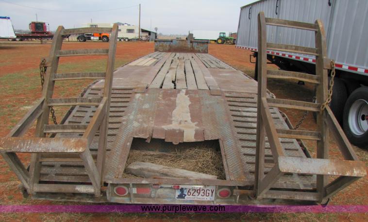 image for item 3556 1978 Great Dane 50' drop deck semi trailer