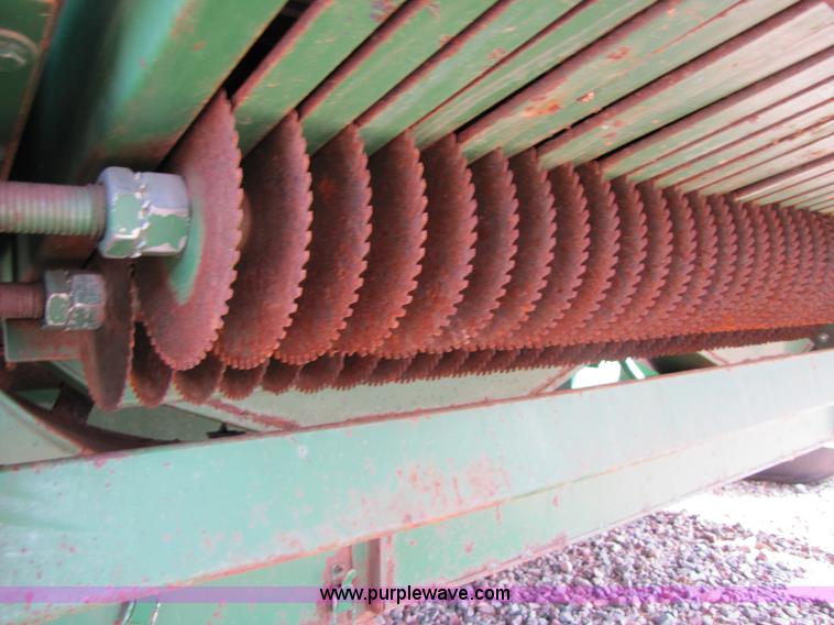 image for item 4223 1999 KMC peanut combine