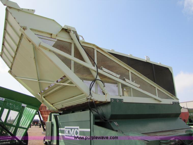 image for item 4223 1999 KMC peanut combine