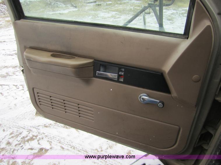 image for item 2982 1995 Chevrolet Kodiak refuse truck