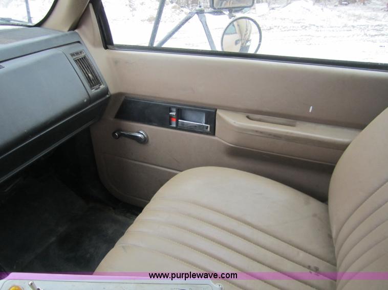 image for item 2982 1995 Chevrolet Kodiak refuse truck