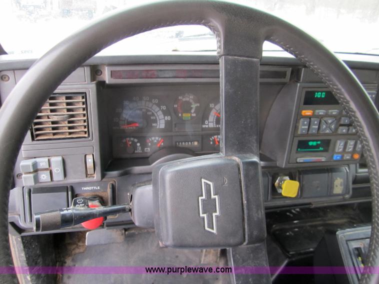 image for item 2982 1995 Chevrolet Kodiak refuse truck