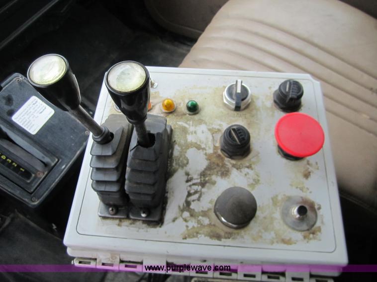 image for item 2982 1995 Chevrolet Kodiak refuse truck