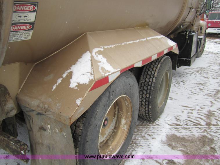 image for item 2982 1995 Chevrolet Kodiak refuse truck