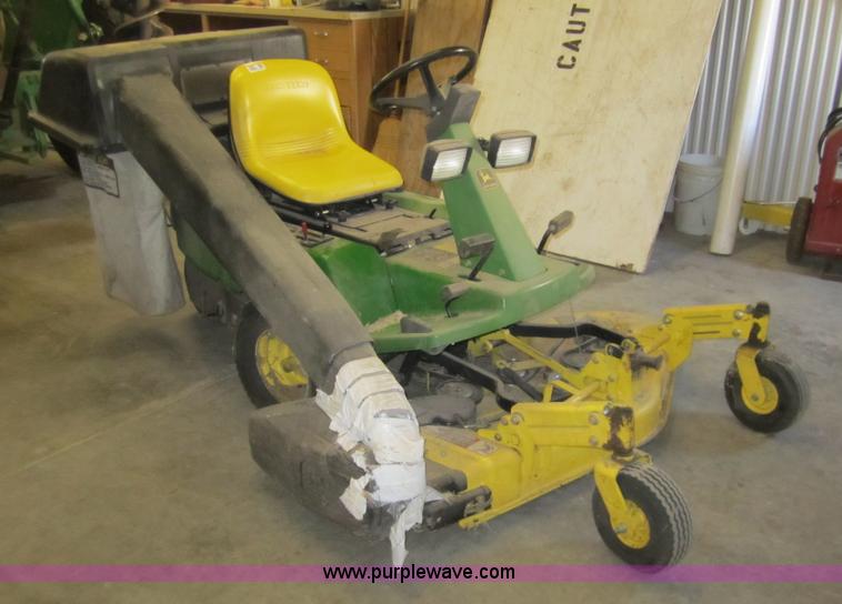 image for item 3064 John Deere F525 front deck mower
