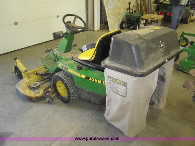 image for item 3064 John Deere F525 front deck mower