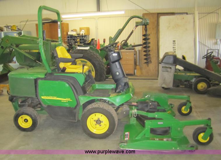 image for item 3065 2004 John Deere 1420 series II front deck mower