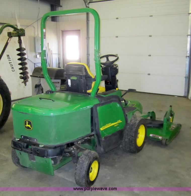 image for item 3065 2004 John Deere 1420 series II front deck mower