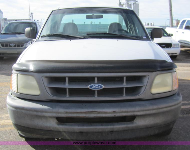 image for item 3207 1997 Ford F150 pickup truck