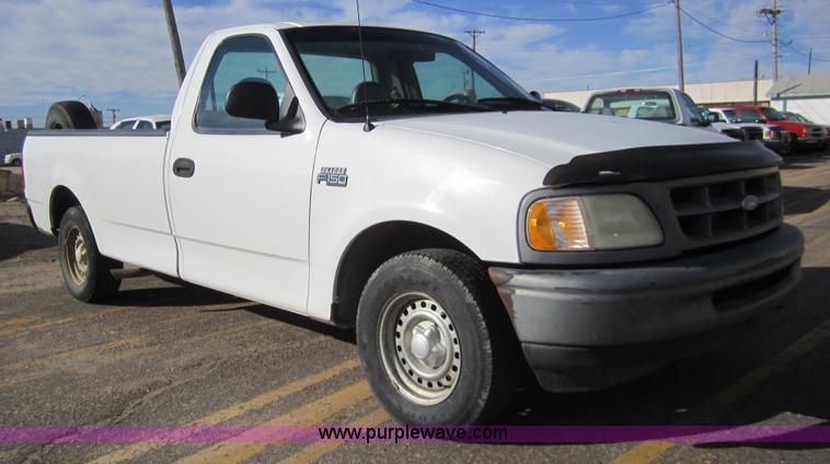 image for item 3207 1997 Ford F150 pickup truck