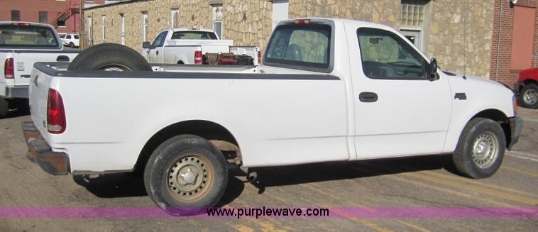 image for item 3207 1997 Ford F150 pickup truck