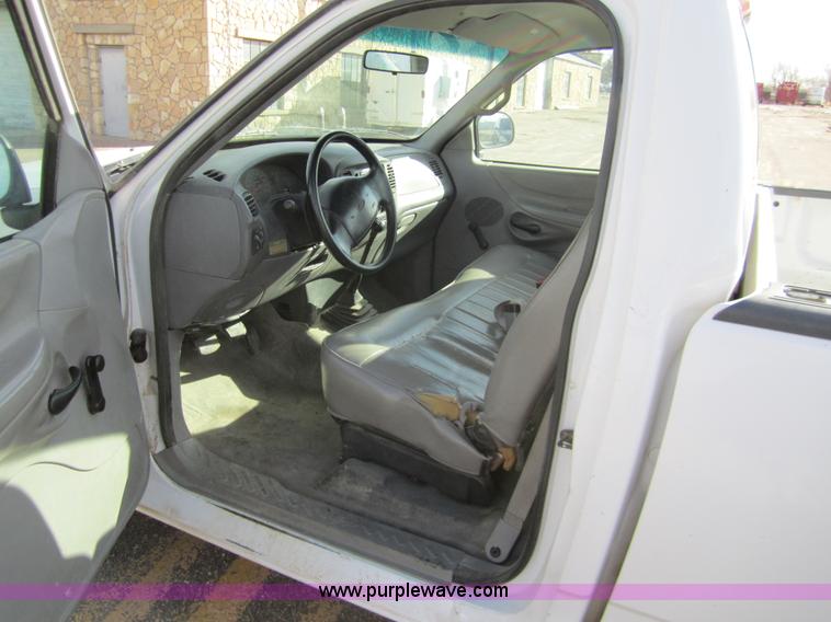 image for item 3207 1997 Ford F150 pickup truck