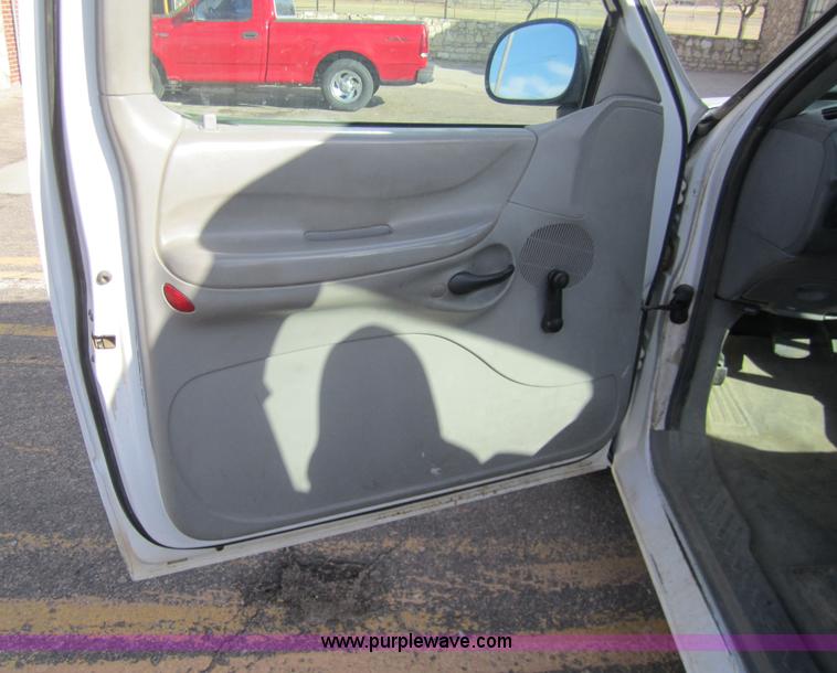 image for item 3207 1997 Ford F150 pickup truck