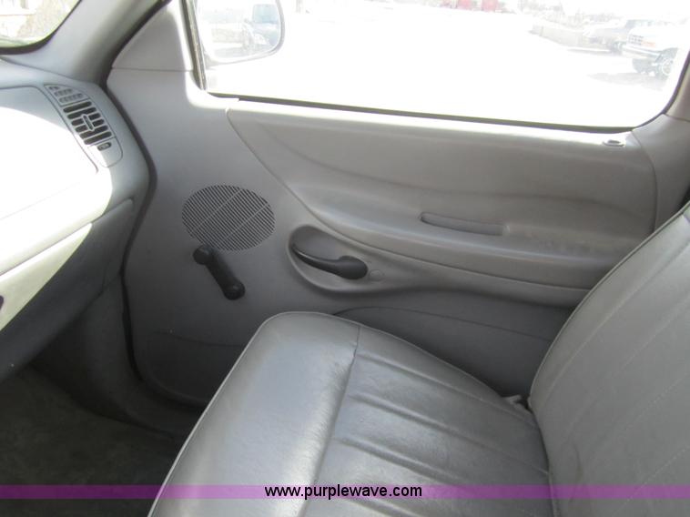 image for item 3207 1997 Ford F150 pickup truck