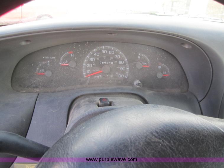 image for item 3207 1997 Ford F150 pickup truck