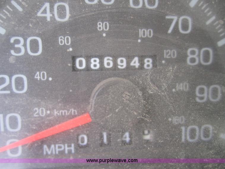 image for item 3207 1997 Ford F150 pickup truck