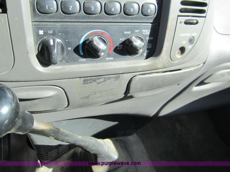 image for item 3207 1997 Ford F150 pickup truck