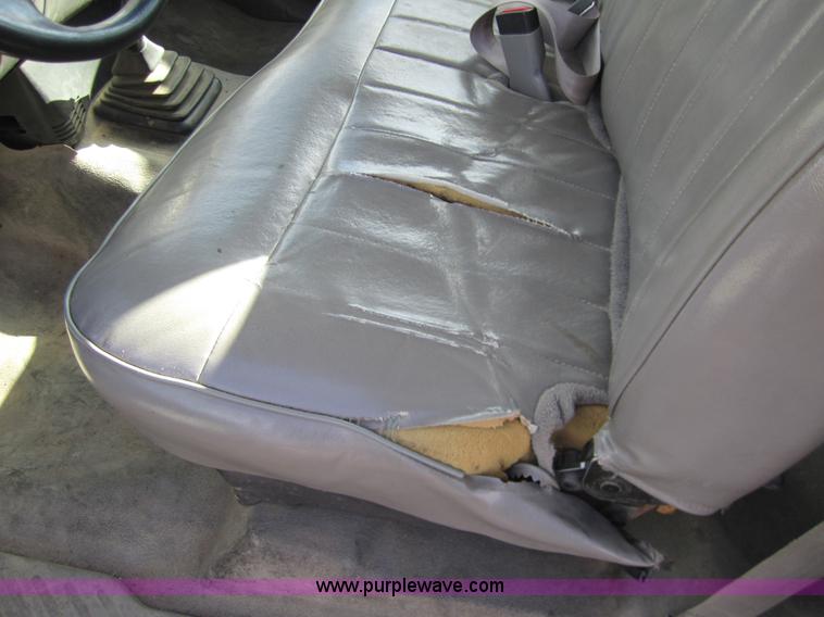 image for item 3207 1997 Ford F150 pickup truck