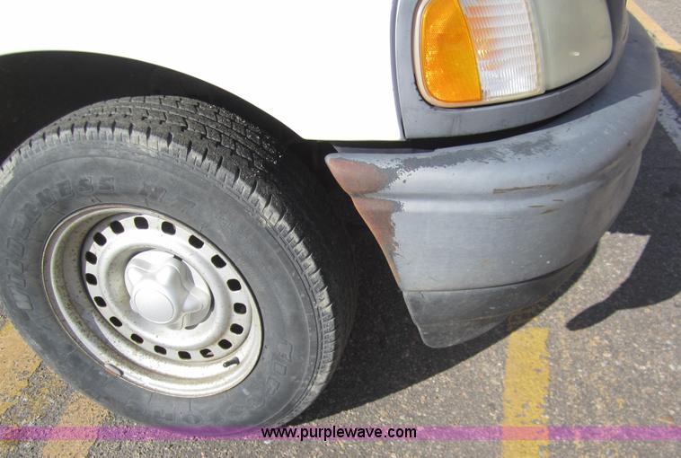 image for item 3207 1997 Ford F150 pickup truck