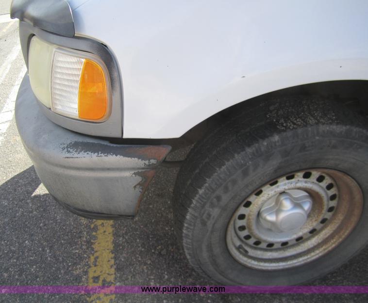 image for item 3207 1997 Ford F150 pickup truck